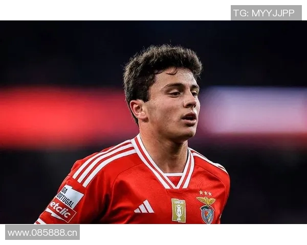 曼联上赛季员工减少208人本赛季或将继续裁员调整