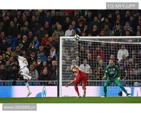 罗德里戈禁区遭侵犯小腿受击倒地VAR却选择沉默引发争议